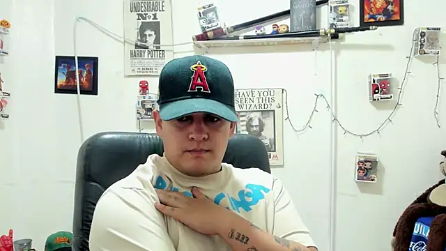 Snapshot of ney_22 chatting on 11/27/25, 10:28 ney 22 online show from 11/27/25, 10:28