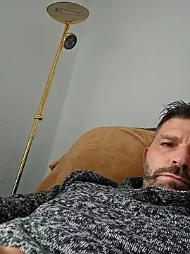 Snapshot of mariosexbcn chatting on 12/15/25, 12:20 mariosexbcn online show from 12/15/25, 12:20