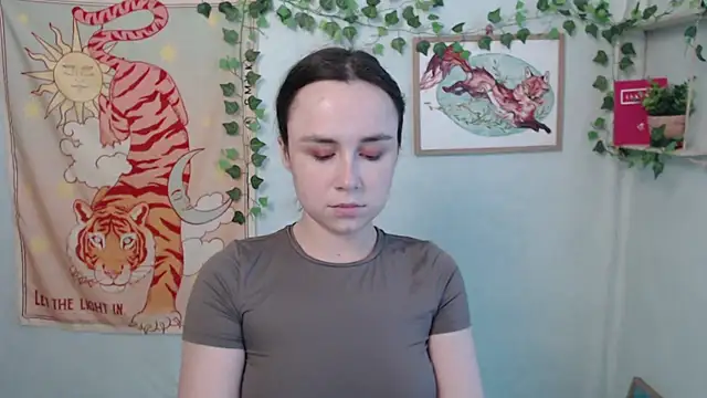 Snapshot of VeryVeryVeryShy_ chatting on 07/14/26, 10:21 VeryVeryVeryShy online show from 07/14/26, 10:21