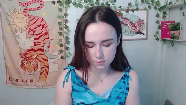 Snapshot of VeryVeryVeryShy_ chatting on 07/17/26, 05:47 VeryVeryVeryShy online show from 07/17/26, 05:47