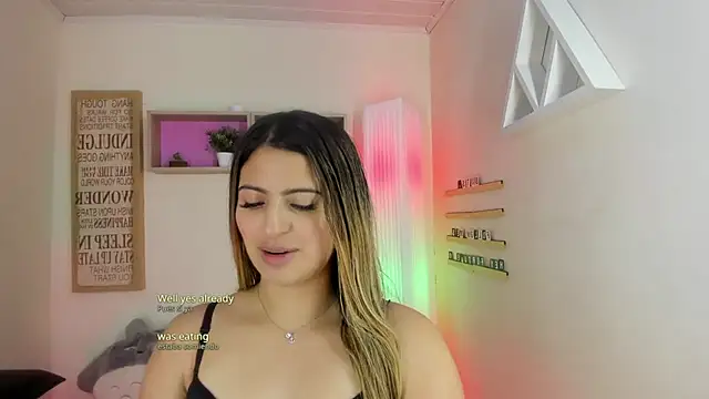 Snapshot of little_antonela chatting on 12/05/24, 06:33 little antonela online show from 12/05/24, 06:33