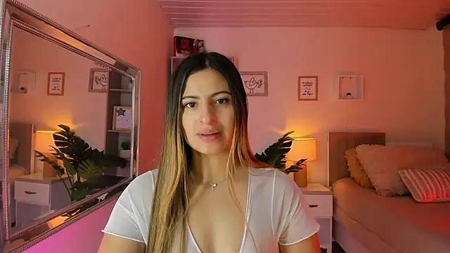 Snapshot of little_antonela chatting on 12/13/24, 02:16 little antonela online show from 12/13/24, 02:16
