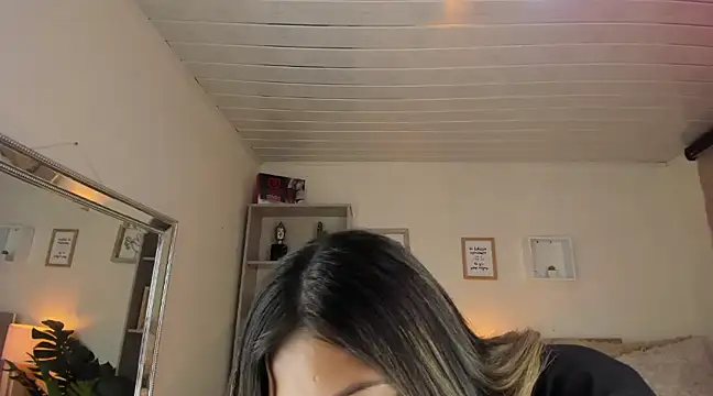 Snapshot of little_antonela chatting on 01/31/25, 03:55 little antonela online show from 01/31/25, 03:55