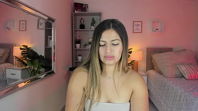 Snapshot of little_antonela chatting on 02/05/25, 02:26 little antonela online show from 02/05/25, 02:26