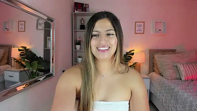 Snapshot of little_antonela chatting on 02/06/25, 02:15 little antonela online show from 02/06/25, 02:15