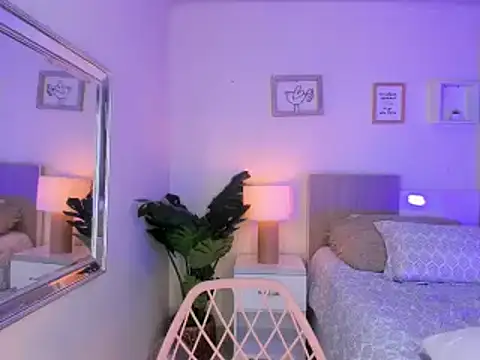 Snapshot of little_antonela chatting on 03/03/25, 06:22 little antonela online show from 03/03/25, 06:22