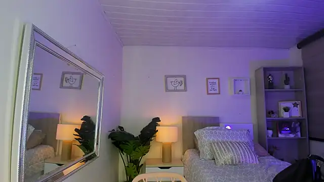Snapshot of little_antonela chatting on 03/19/25, 03:51 little antonela online show from 03/19/25, 03:51