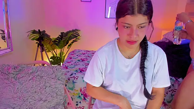 Snapshot of little_antonela chatting on 09/08/25, 03:11 little antonela online show from 09/08/25, 03:11