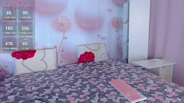 Snapshot of mooncandygirl chatting on 11/27/25, 06:26 mooncandygirl online show from 11/27/25, 06:26