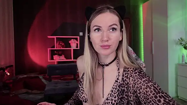 Snapshot of Hello_Lisha chatting on 10/31/25, 08:15 Hello Lisha online show from 10/31/25, 08:15