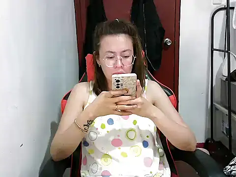 Snapshot of crizzybel chatting on 01/09/25, 12:46 crizzybel online show from 01/09/25, 12:46