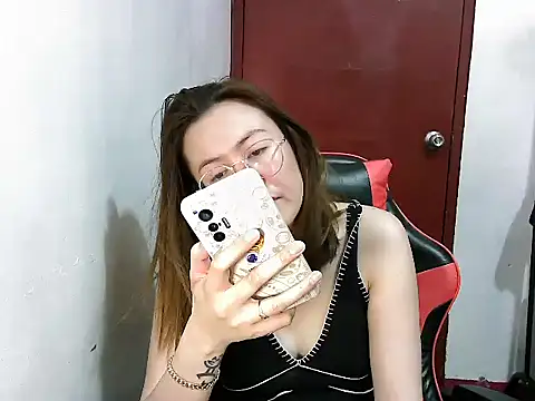 Snapshot of crizzybel chatting on 01/19/25, 01:22 crizzybel online show from 01/19/25, 01:22