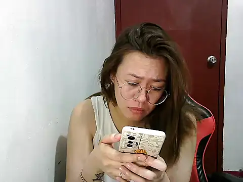 Snapshot of crizzybel chatting on 01/21/25, 02:33 crizzybel online show from 01/21/25, 02:33