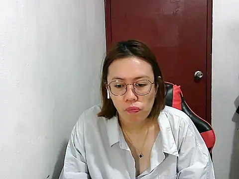 Snapshot of crizzybel chatting on 02/11/25, 04:35 crizzybel online show from 02/11/25, 04:35