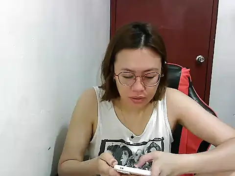 Snapshot of crizzybel chatting on 02/13/25, 11:26 crizzybel online show from 02/13/25, 11:26