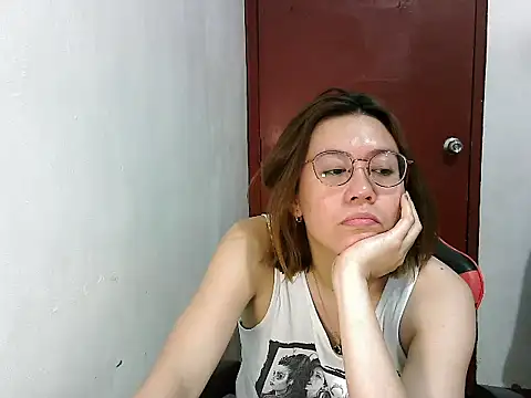 Snapshot of crizzybel chatting on 02/14/25, 02:39 crizzybel online show from 02/14/25, 02:39