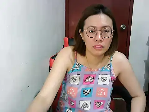 Snapshot of crizzybel chatting on 02/14/25, 06:51 crizzybel online show from 02/14/25, 06:51
