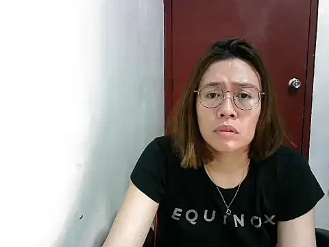Snapshot of crizzybel chatting on 02/17/25, 10:47 crizzybel online show from 02/17/25, 10:47