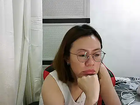 Snapshot of crizzybel chatting on 03/07/25, 06:13 crizzybel online show from 03/07/25, 06:13