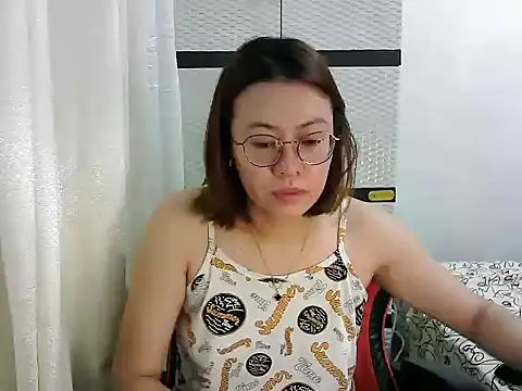 Snapshot of crizzybel chatting on 03/11/25, 03:37 crizzybel online show from 03/11/25, 03:37