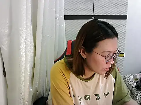 Snapshot of crizzybel chatting on 03/11/25, 11:23 crizzybel online show from 03/11/25, 11:23