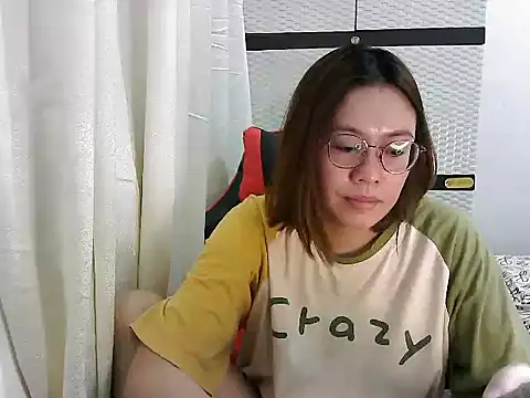 Snapshot of crizzybel chatting on 03/11/25, 02:29 crizzybel online show from 03/11/25, 02:29