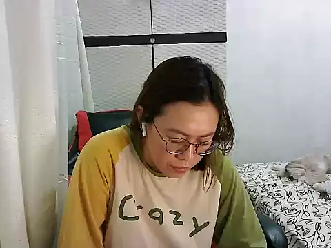 Snapshot of crizzybel chatting on 03/12/25, 05:02 crizzybel online show from 03/12/25, 05:02