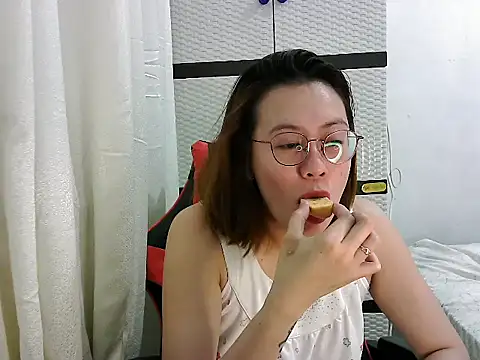 Snapshot of crizzybel chatting on 03/21/25, 03:24 crizzybel online show from 03/21/25, 03:24