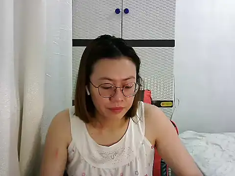 Snapshot of crizzybel chatting on 03/21/25, 06:29 crizzybel online show from 03/21/25, 06:29