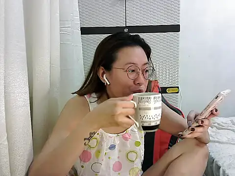 Snapshot of crizzybel chatting on 03/22/25, 03:53 crizzybel online show from 03/22/25, 03:53