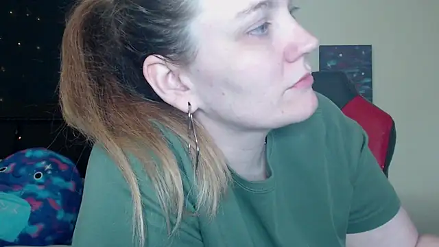 Snapshot of ToxicLilly chatting on 12/02/24, 08:52 ToxicLilly online show from 12/02/24, 08:52