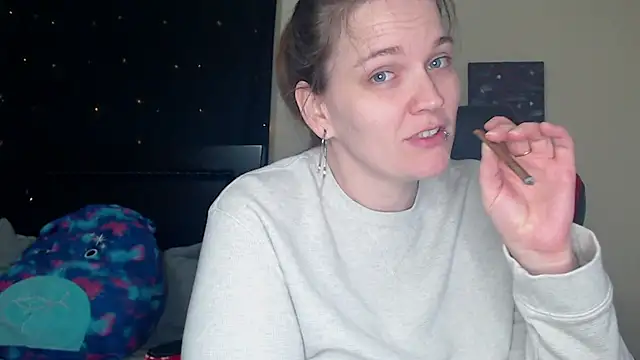 Snapshot of ToxicLilly chatting on 12/06/24, 08:59 ToxicLilly online show from 12/06/24, 08:59