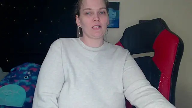 Snapshot of ToxicLilly chatting on 12/06/24, 12:05 ToxicLilly online show from 12/06/24, 12:05