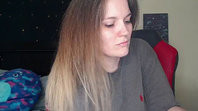 Snapshot of ToxicLilly chatting on 12/07/24, 08:22 ToxicLilly online show from 12/07/24, 08:22