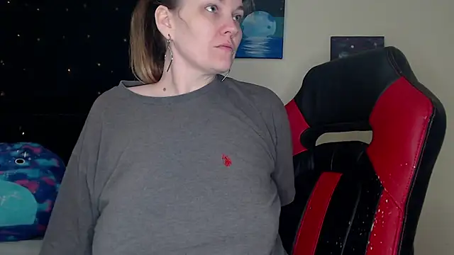 Snapshot of ToxicLilly chatting on 12/10/24, 08:40 ToxicLilly online show from 12/10/24, 08:40