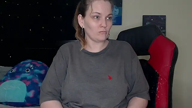 Snapshot of ToxicLilly chatting on 12/17/24, 07:40 ToxicLilly online show from 12/17/24, 07:40