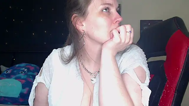 Snapshot of ToxicLilly chatting on 12/18/24, 10:19 ToxicLilly online show from 12/18/24, 10:19