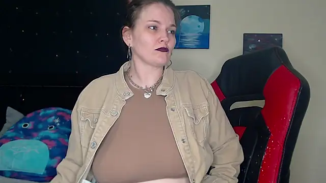 Snapshot of ToxicLilly chatting on 01/03/25, 12:30 ToxicLilly online show from 01/03/25, 12:30