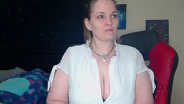 Snapshot of ToxicLilly chatting on 01/11/25, 07:49 ToxicLilly online show from 01/11/25, 07:49