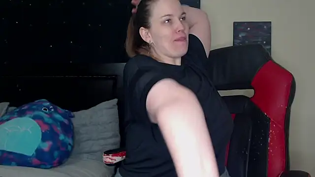 Snapshot of ToxicLilly chatting on 01/17/25, 10:00 ToxicLilly online show from 01/17/25, 10:00