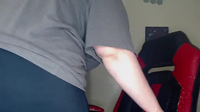 Snapshot of ToxicLilly chatting on 02/08/25, 09:35 ToxicLilly online show from 02/08/25, 09:35