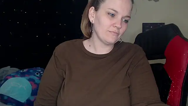 Snapshot of ToxicLilly chatting on 02/09/25, 08:22 ToxicLilly online show from 02/09/25, 08:22