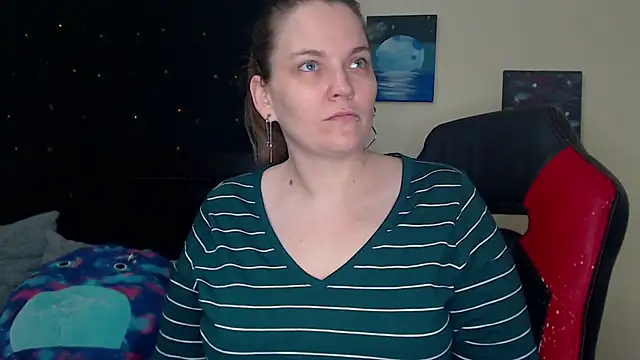 Snapshot of ToxicLilly chatting on 03/02/25, 07:54 ToxicLilly online show from 03/02/25, 07:54