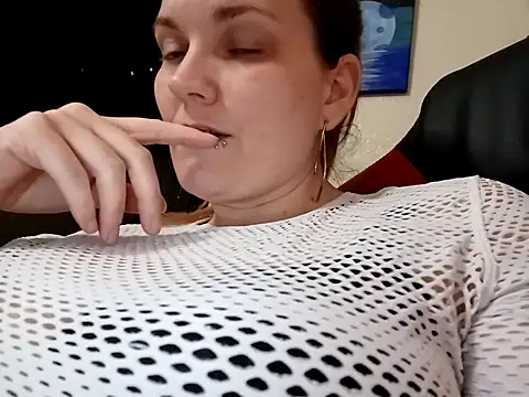 Snapshot of ToxicLilly chatting on 03/12/25, 10:05 ToxicLilly online show from 03/12/25, 10:05