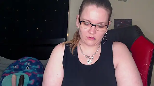 Snapshot of ToxicLilly chatting on 03/18/25, 08:25 ToxicLilly online show from 03/18/25, 08:25