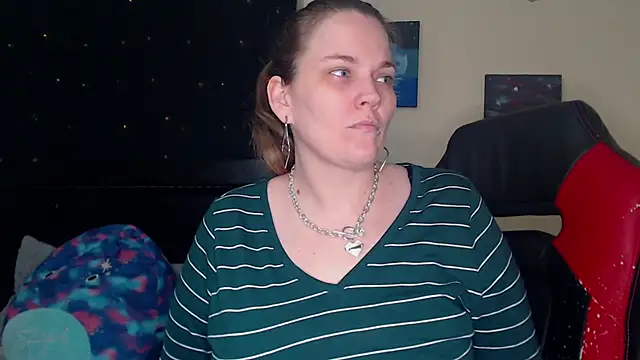 Snapshot of ToxicLilly chatting on 03/23/25, 08:04 ToxicLilly online show from 03/23/25, 08:04