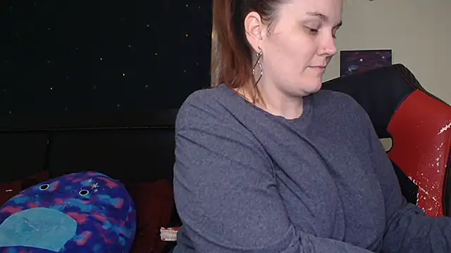 Snapshot of ToxicLilly chatting on 10/12/25, 07:40 ToxicLilly online show from 10/12/25, 07:40