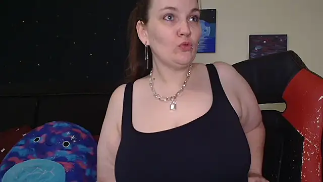 Snapshot of ToxicLilly chatting on 10/25/25, 07:05 ToxicLilly online show from 10/25/25, 07:05