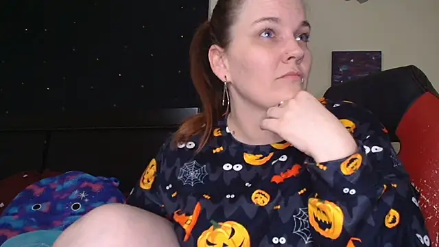 Snapshot of ToxicLilly chatting on 10/26/25, 08:20 ToxicLilly online show from 10/26/25, 08:20