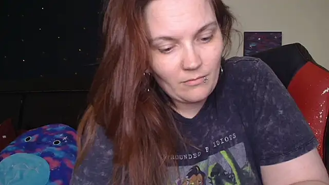 Snapshot of ToxicLilly chatting on 10/29/25, 07:32 ToxicLilly online show from 10/29/25, 07:32